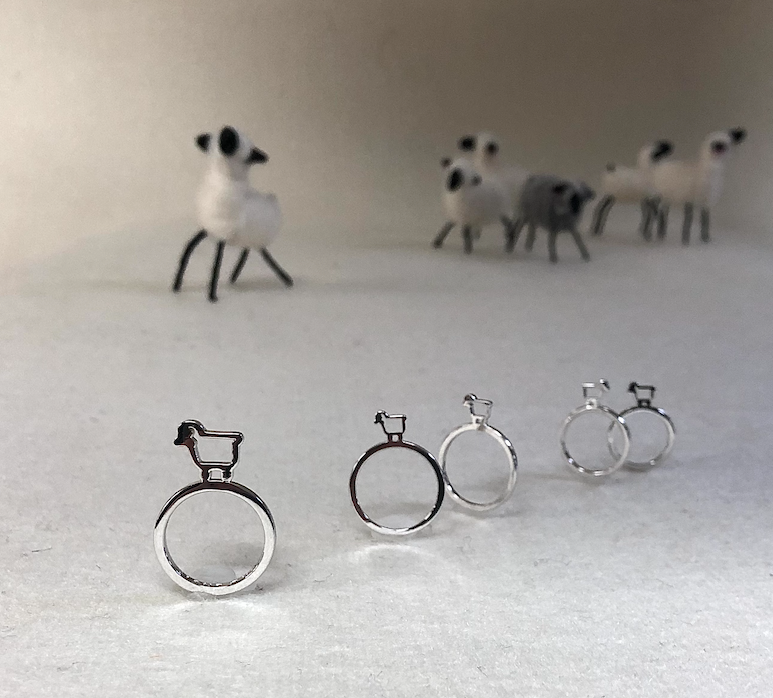 STERLING SILVER 'STAND OUT' LAMB LOGO STATEMENT RING